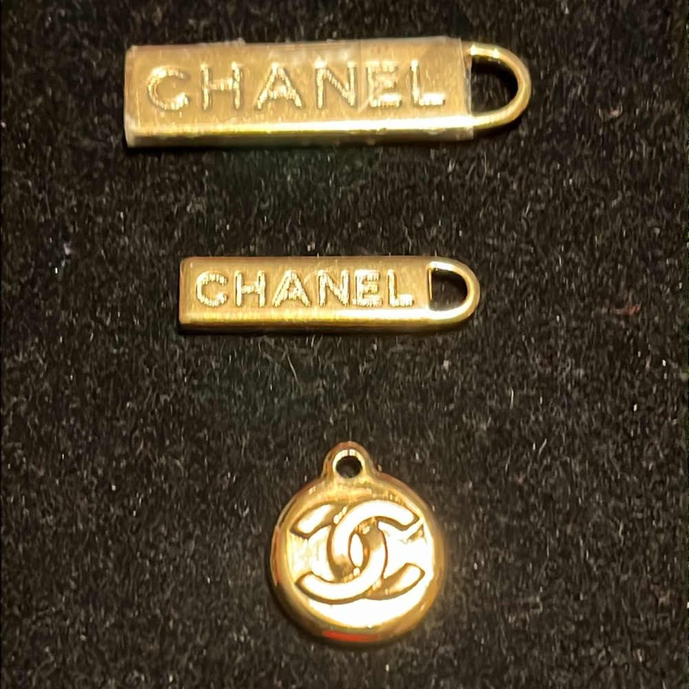 Shanel CC Gold Logo Pull Zippers - Picture 14 of 17